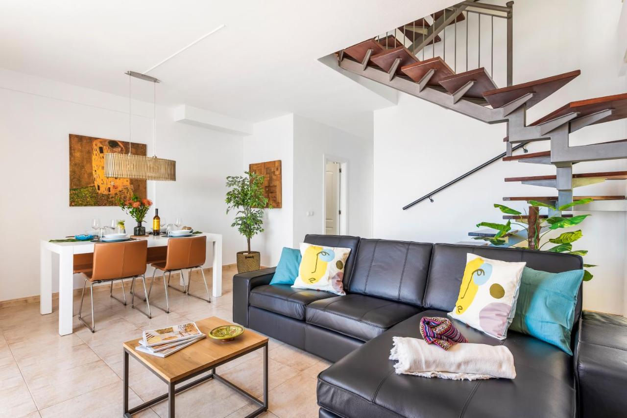 Beachfront Triplex With Swimming Pool & Parking Radazul Ngoại thất bức ảnh