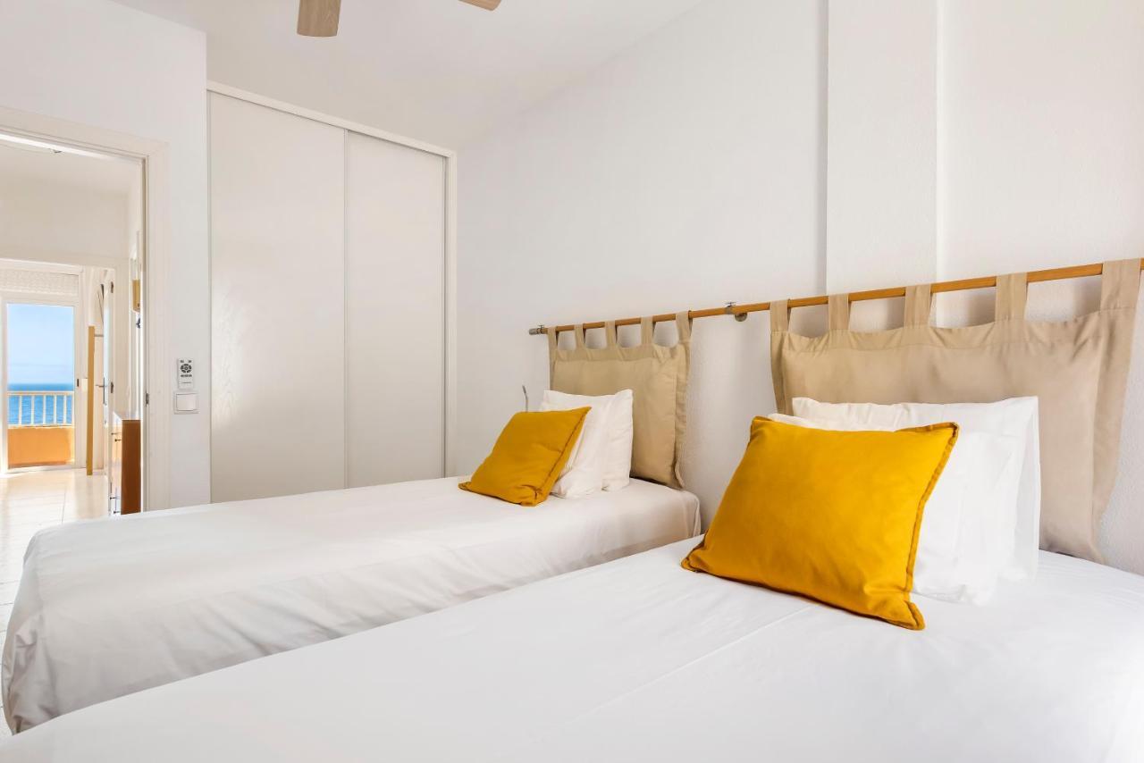 Beachfront Triplex With Swimming Pool & Parking Radazul Ngoại thất bức ảnh