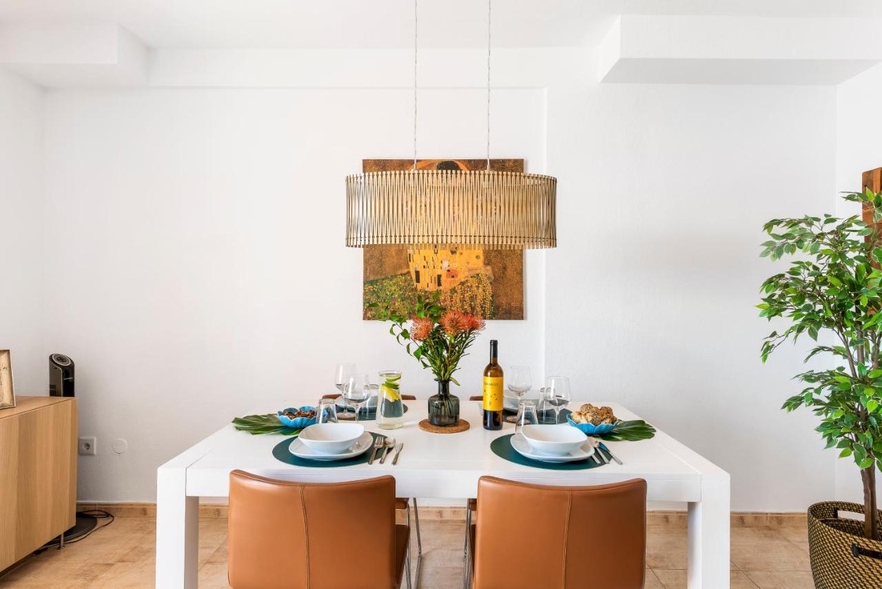 Beachfront Triplex With Swimming Pool & Parking Radazul Ngoại thất bức ảnh